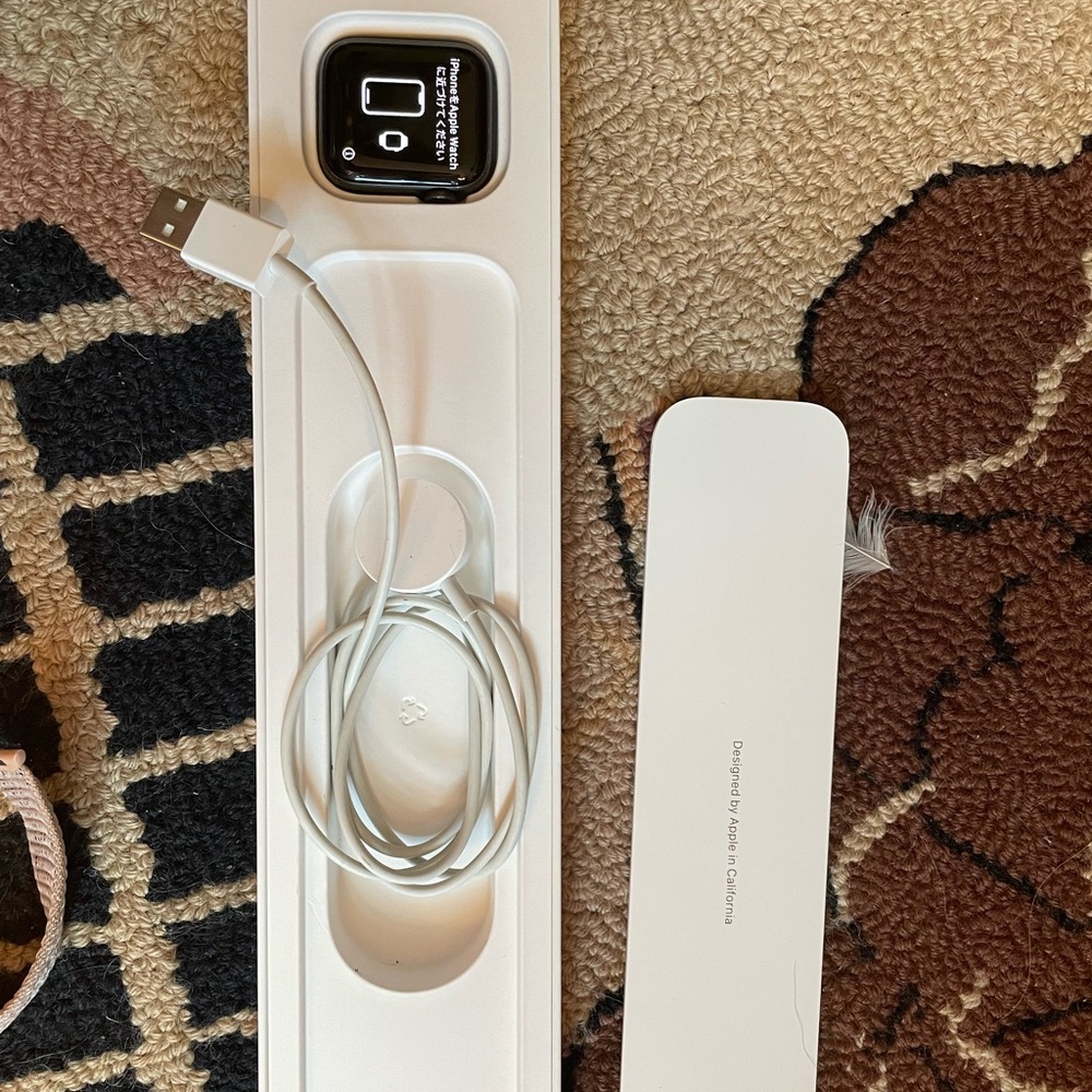 Apple Watch SE 40 mm! Perfect condition!